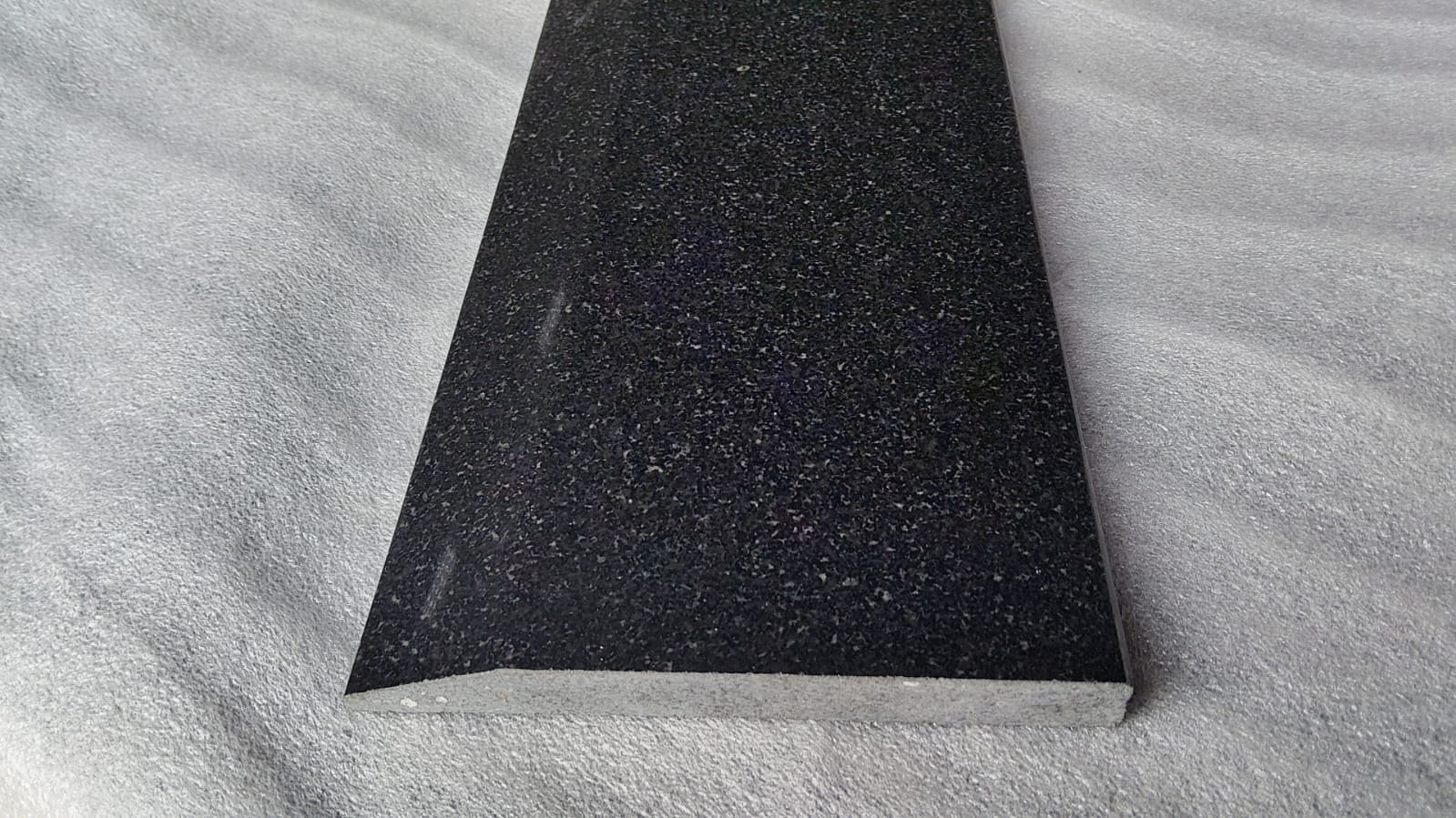 Hollywood single bevel threshold