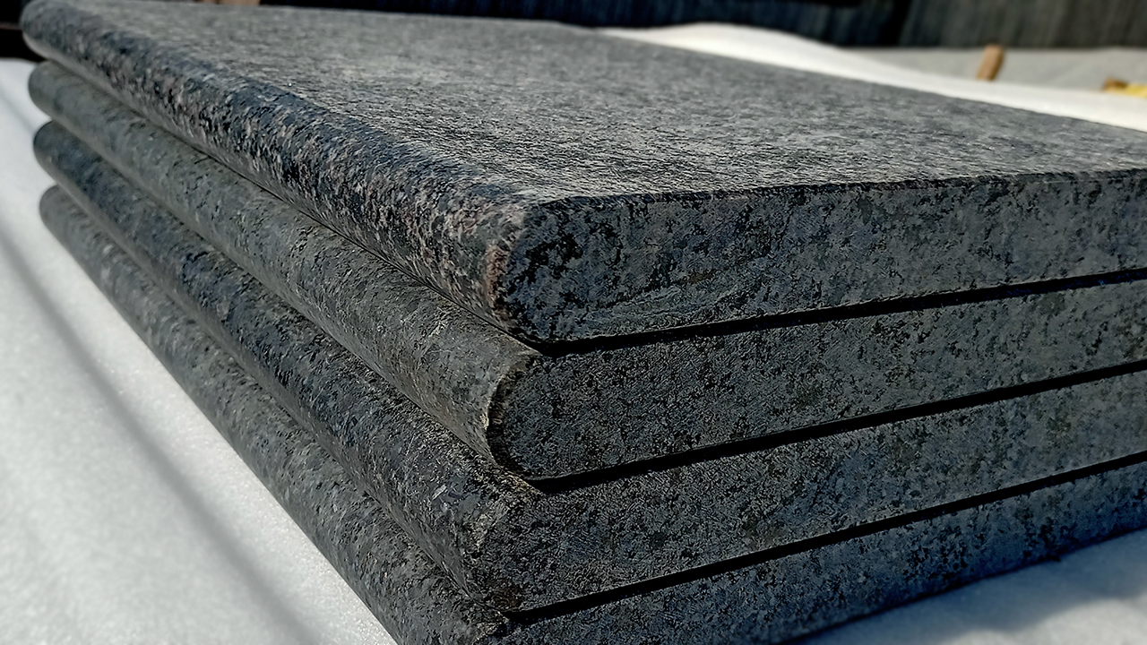 Black galaxy granite rim stone