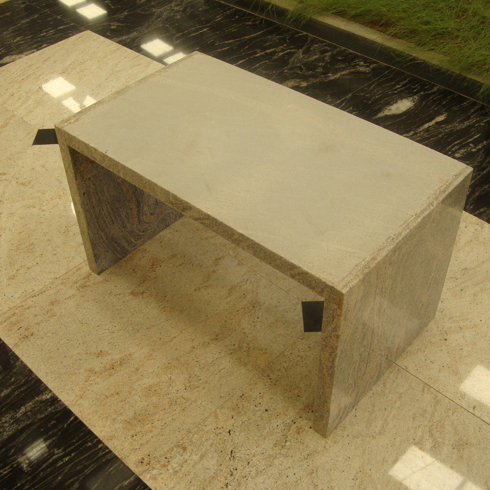 Colombo juprana granite bench