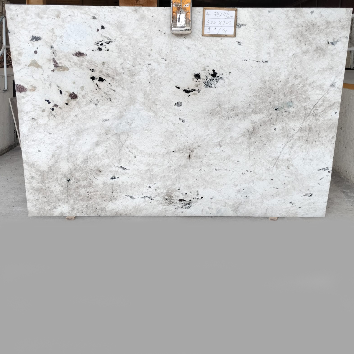 Monalisa granite gangsaw slab