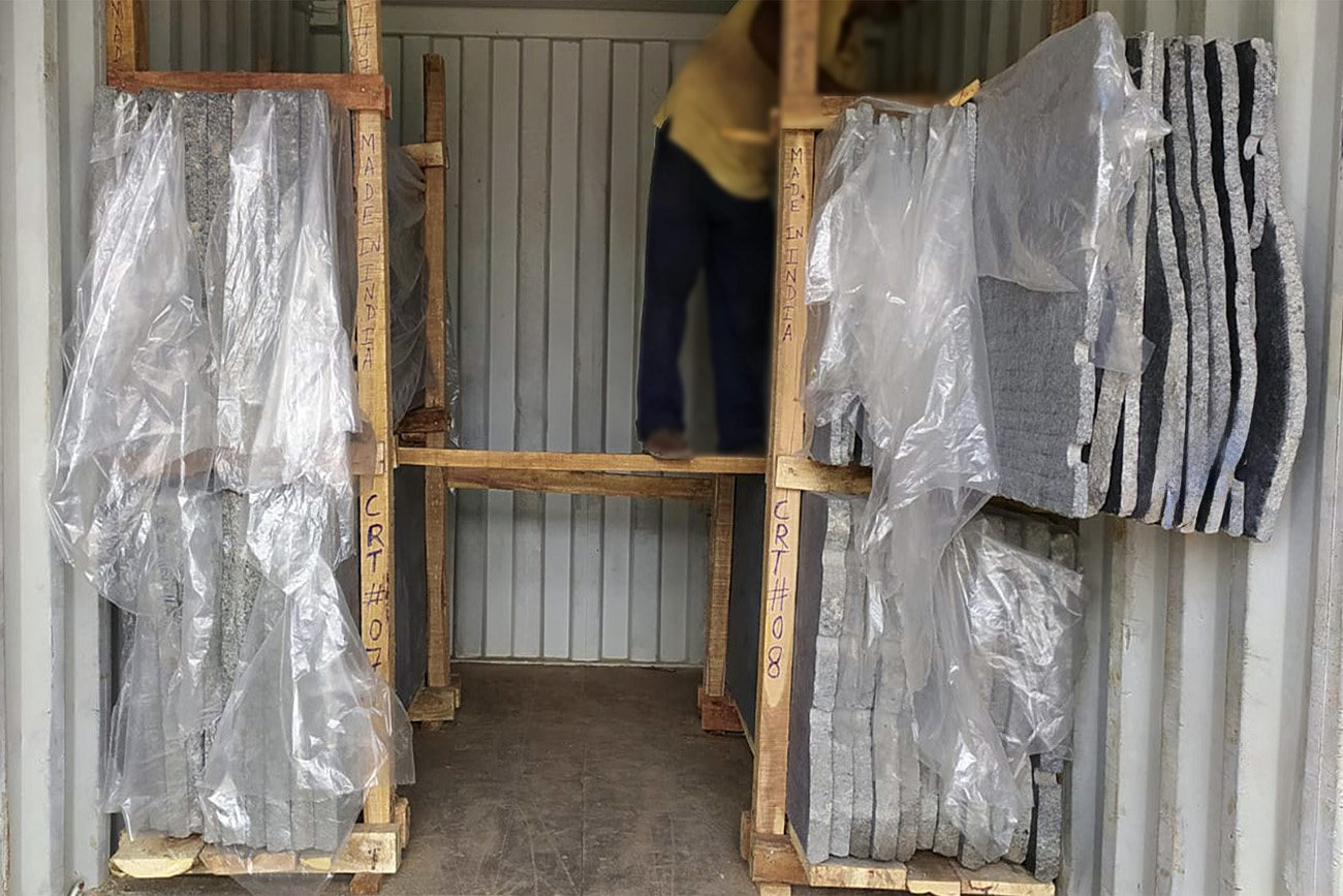 Granite cutter slab container stuffing