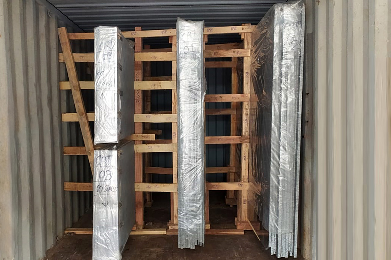 Granite gangsaw slabs container stuffing