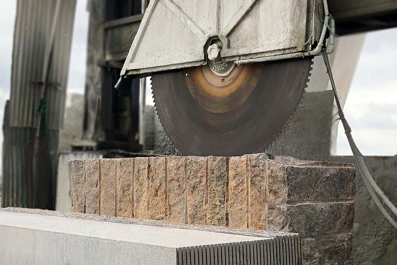 Single blade block cutter